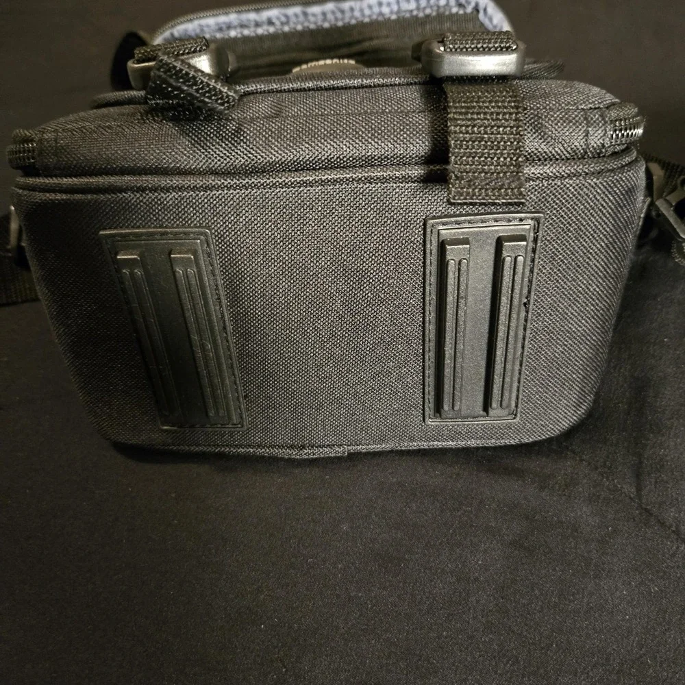 Samsonite Black Nylon Camera Shoulder Bag Case‎ Padded Strap Pockets Accessory